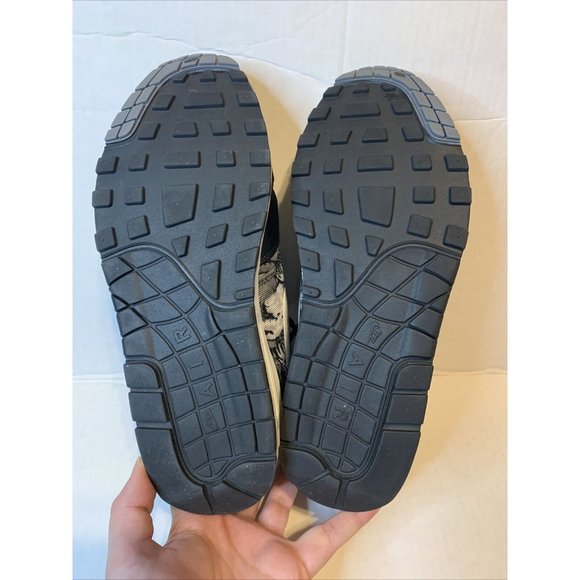 NIKE AIR MAX 1 GPX TROPICAL FLORAL BLACK WHITE DARK GREY Size 9684174-001 Worn 1 - Picture 5 of 11